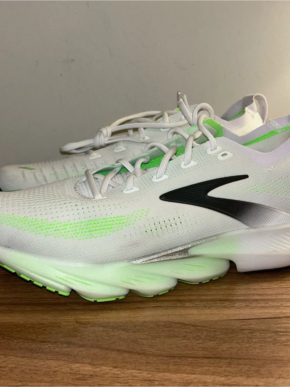 Brooks Glycerin Flex Mens Size 11 White Green Athletic Running Shoes Sneakers
